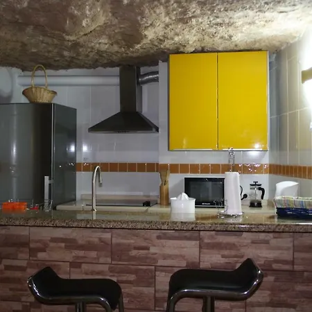 Cueva Sasha * سان ميغيل ذي أبونا